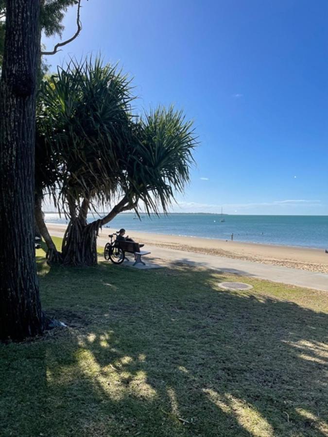Pet Friendly Cottage In Torquay - Hervey Bay 430M Or 5 Min Walk To Dog Friendly Shelly Beach Exterior foto